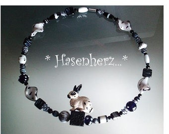 HASENHERZ/statement/kette/bib/schmuck/hase/kaninchen/tierschmuck/schwarz weiss/tierärztin/geschenk für sie/kurze kette/xl/opulent