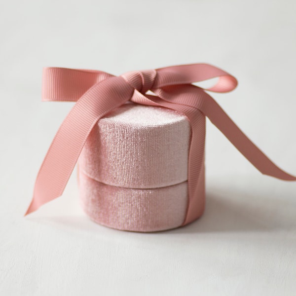 Round Velvet Ring Box - Flamingo pink Heirloom Vintage Box