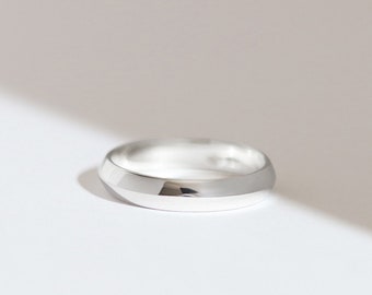 Atlas Knife Edge Band (4mm) - Solid 14K White Gold Wedding Ring - Handmade Jewellery