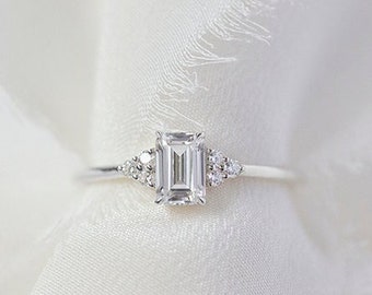 Soleil  - 14K White Gold Emerald Cut Rectangle Cluster Diamond Ring - Handmade Jewellery