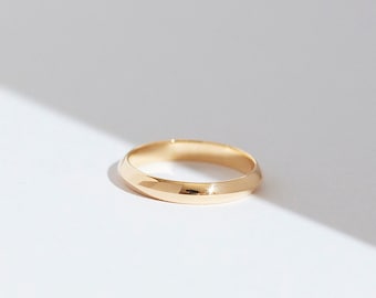 Atlas Knife Edge Band (3mm) - Solid 14K Yellow Gold Wedding Ring - Handmade Jewellery