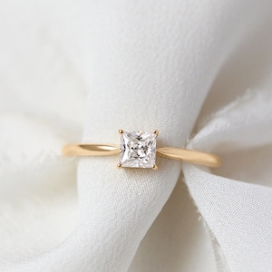 Isabelle - 14K Yellow Gold 0.50 Carat Princess Cut Diamond Solitaire Tapered Band Engagement Ring