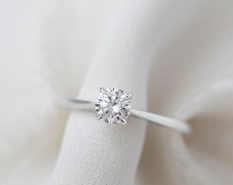 Dionne  - 14K White Gold Round Solitaire Engagement Diamond Ring - Handmade Jewellery