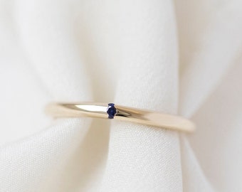 Obscura - 14K Yellow Gold Ring Set In Place Blue Sapphire Ring Band - Handmade Jewellery