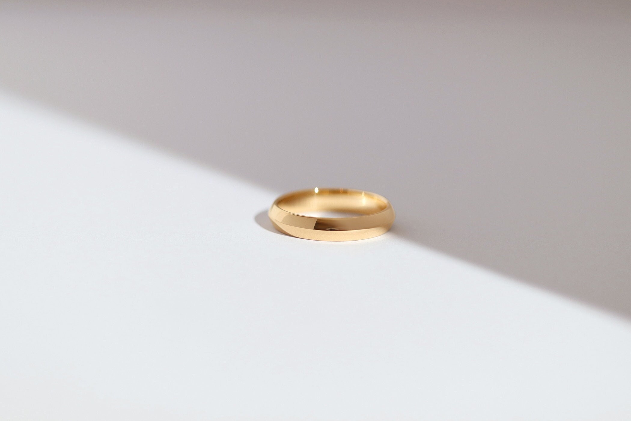 メル24344純金 オーダー無地リング 約4.0gハンドメイド Atlas Knife Edge Band (4mm) - Solid 14K Yellow Gold Wedding Ring