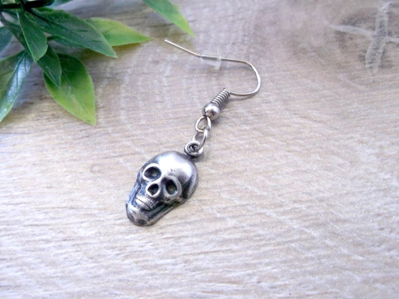 Men skull One skull dangle silver skull dangle boyfriend gift goth skull boys skull goth earring for gays goth gift for boys men skull