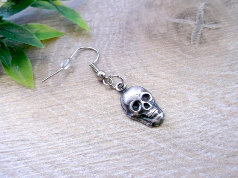 Men skull One skull dangle silver skull dangle boyfriend gift goth skull boys skull goth earring for gays goth gift for boys men skull