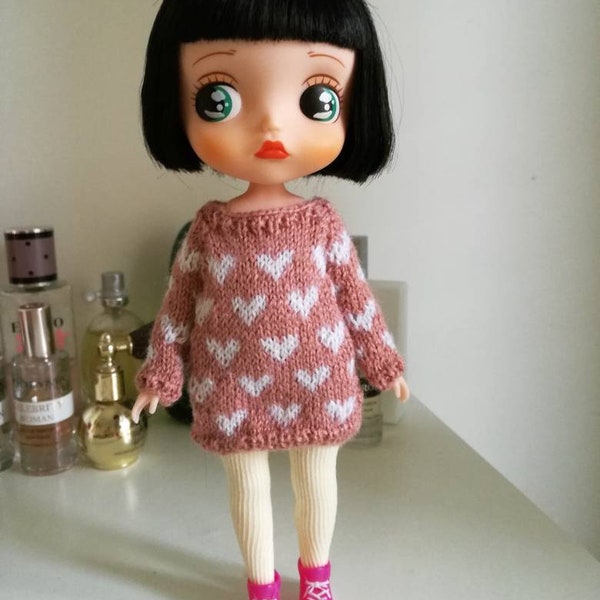 Hearts Sweater for Amooooore, Blythe, Mini Mui-chan and other similar sized dolls