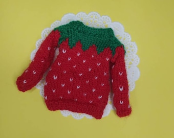 Strawberry sweater for Blythe, Licca, Pure Neemo and other similar sized Dolls.