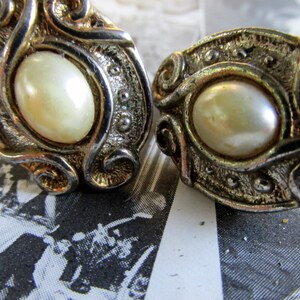 Vintage Gold Tone Scroll Pearl Clip-on Earrings