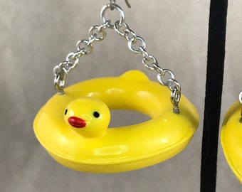 Pendientes de anillo de piscina Dollhouse Duckie