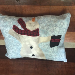 Almohada alegre muñeco de nieve