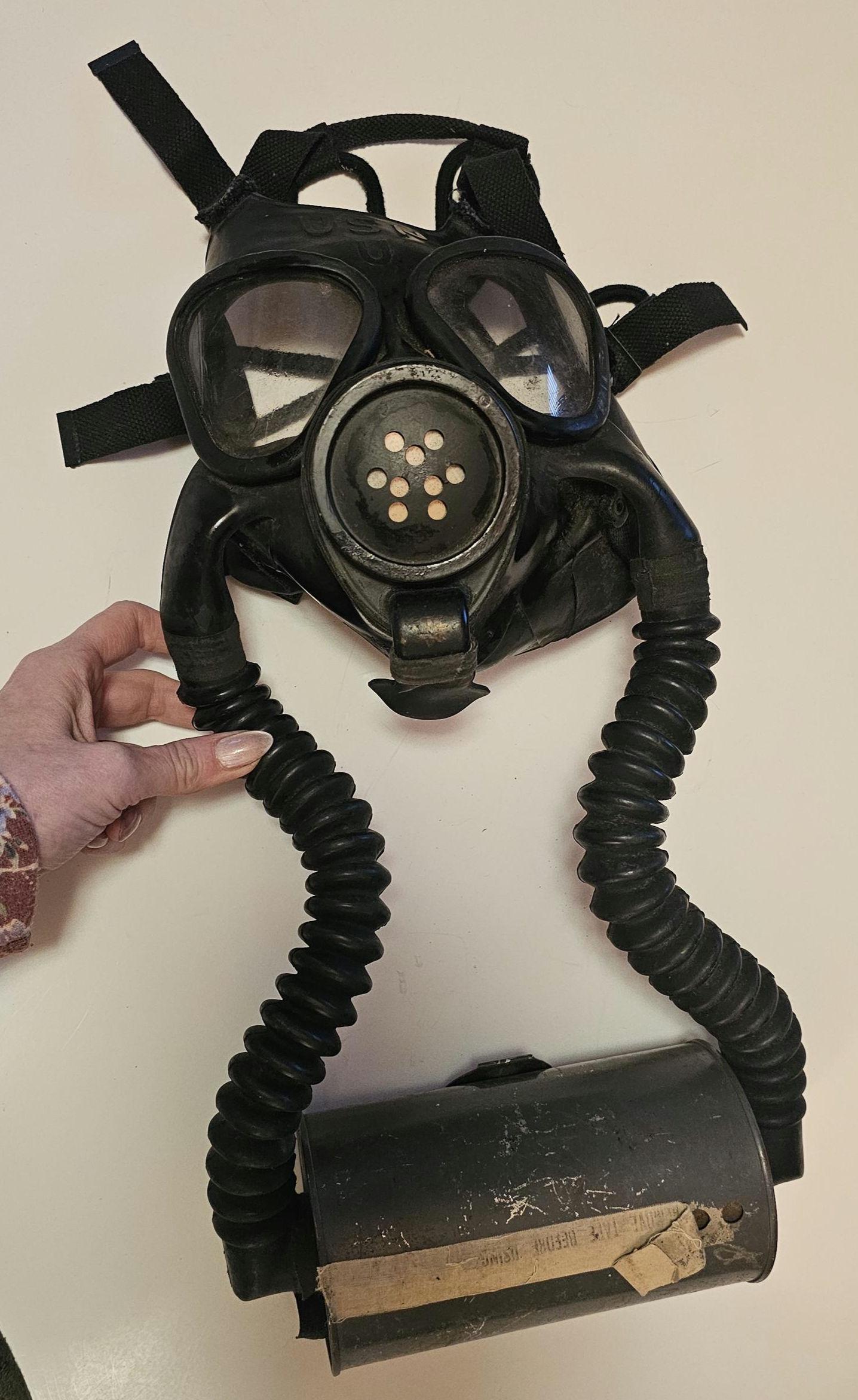WWII US Navy Diaphragm Gas Mask - Unissued Canister, Mk IV, 1940s