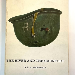 Étude sur la bataille de la guerre de Corée – La rivière et le gantelet par S.L.A. Maréchal | Livre d&#39;histoire militaire vintage