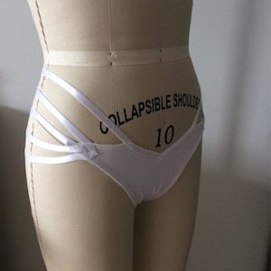 Super Multistrap Wonder V gstring