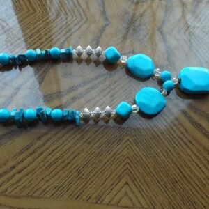 Delightful Natural stone turquois necklace. Excellent  condition.   16&quot; + 3&quot; extension. Gift idea