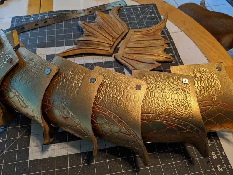 Criniere Medieval Equine Armor Barding Costume Dragon Scales Embossed Crinet Crest of Neck Foam Armor for horses or ponies