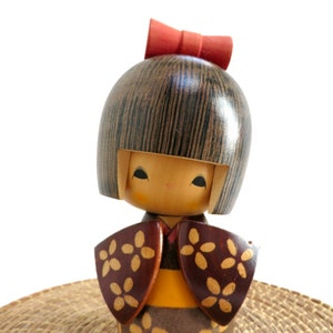 poupée Kokeshi en bois Sosaku japonais vintage, poupée Kokeshi 7 avec kimono Kosode, Art populaire japonais, Ningyo image 3