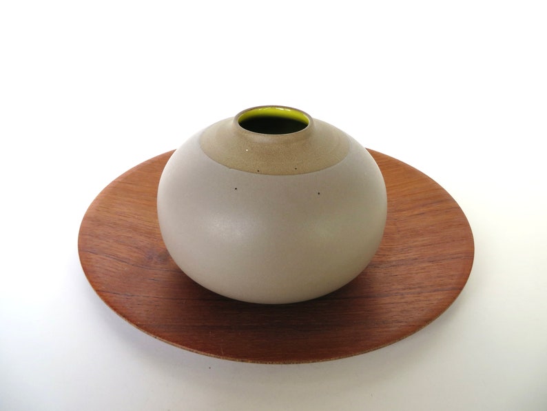 Heath Ceramics Bulb Vase In Fawn and Yuzu, Edith Heath Medium Sculptural Vase image 4