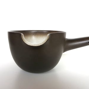 Vintage Heath Ceramics Pouring Bowl In Beachstone, Modernist Handled Bowl By Edith Heath, Saulsalito California Pottery