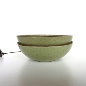Early Heath Ceramics Dessert Bowls In Speckled Green, Modernist 5 1/4 Sage Berry Bowls By Edith Heath image 2