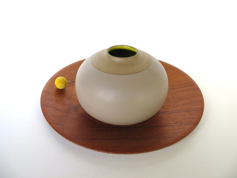 Heath Ceramics Bulb Vase In Fawn and Yuzu, Edith Heath Medium Sculptural Vase image 6