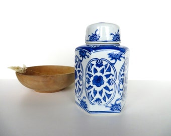 Vintage Blue and White Chinoiserie Ceramic Lidded Ginger Jar