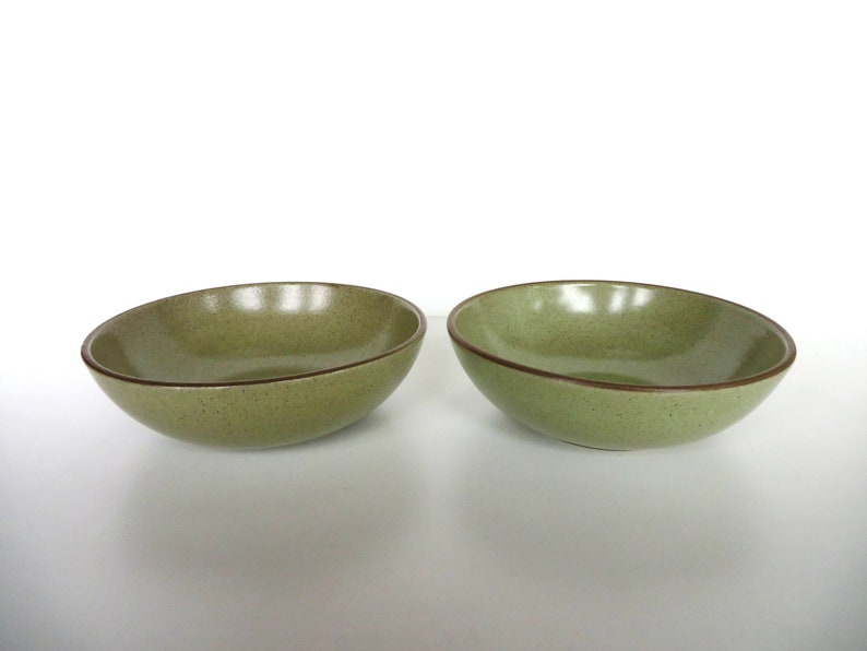 Early Heath Ceramics Dessert Bowls In Speckled Green, Modernist 5 1/4 Sage Berry Bowls By Edith Heath image 7