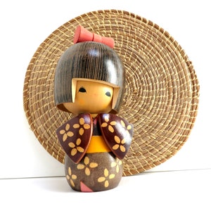 poupée Kokeshi en bois Sosaku japonais vintage, poupée Kokeshi 7 avec kimono Kosode, Art populaire japonais, Ningyo image 1