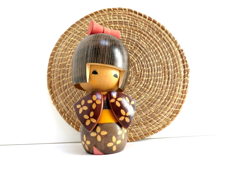 poupée Kokeshi en bois Sosaku japonais vintage, poupée Kokeshi 7 avec kimono Kosode, Art populaire japonais, Ningyo image 1