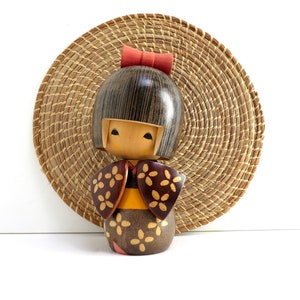 poupée Kokeshi en bois Sosaku japonais vintage, poupée Kokeshi 7 avec kimono Kosode, Art populaire japonais, Ningyo image 4