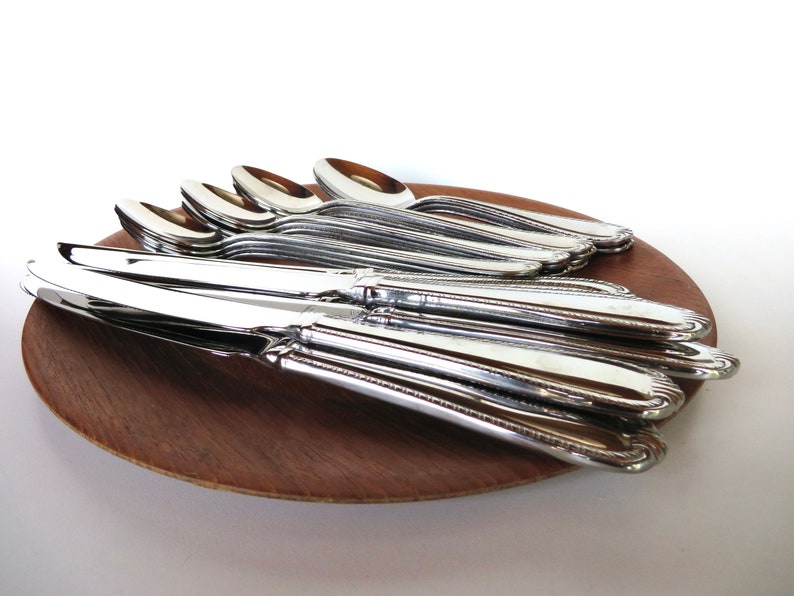 Vintage 26 Piece Reed and Barton Domain Spoon and Knife Set, 18/10 Stainless Steel Mixed Cutlery Set image 10