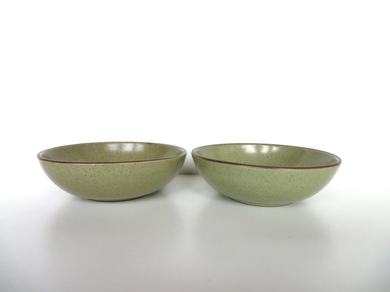 Early Heath Ceramics Dessert Bowls In Speckled Green, Modernist 5 1/4 Sage Berry Bowls By Edith Heath image 4