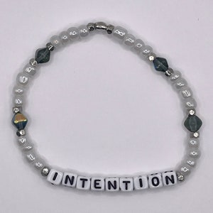Personalisiertes WortArmband - Absicht - Personalisiertes Armband