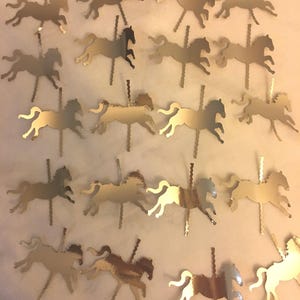 Carrossel Horse Die Cuts. Confete de carrossel dourado. 12 para fazer cartões, enfeites, lembrancinhas de festa DIY, cores auxiliares, toppers de bolo