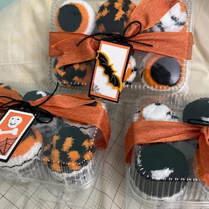 Caja de regalo de calcetines de Halloween, 3 pares hechos a mano con forma de cupcakes esponjosos, regalo para quinceañera, regalo para el hospital, regalo divertido, envío gratis. Calcetines suaves para cumpleaños. imagen 1