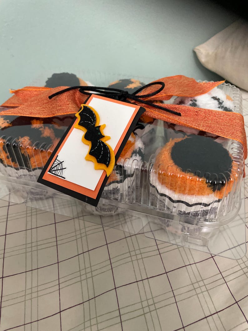 Caja de regalo de calcetines de Halloween, 3 pares hechos a mano con forma de cupcakes esponjosos, regalo para quinceañera, regalo para el hospital, regalo divertido, envío gratis. Calcetines suaves para cumpleaños. imagen 5