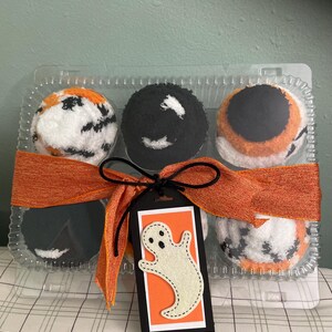 Caja de regalo de calcetines de Halloween, 3 pares hechos a mano con forma de cupcakes esponjosos, regalo para quinceañera, regalo para el hospital, regalo divertido, envío gratis. Calcetines suaves para cumpleaños. imagen 3