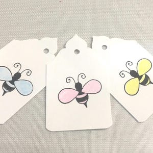 Bumble Bee-tags, babyshower-tags, bijen-tags, 20 verschillende tags handgestempeld, elke bij met de hand gekleurd gratis verzending