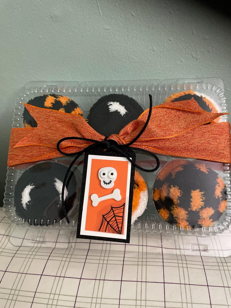 Caja de regalo de calcetines de Halloween, 3 pares hechos a mano con forma de cupcakes esponjosos, regalo para quinceañera, regalo para el hospital, regalo divertido, envío gratis. Calcetines suaves para cumpleaños. imagen 4