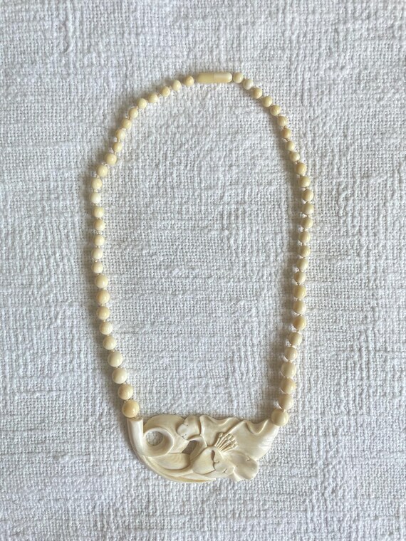 Unique Hawaiian design celluloid necklace View 2