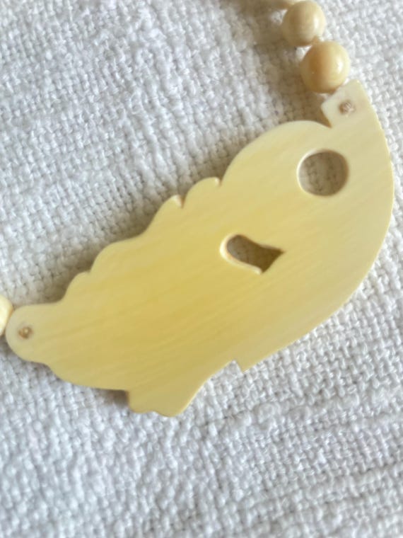 Unique Hawaiian design celluloid necklace View 3