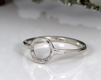 Little Cirlce RIng - Sterling SIlver - Pequeño anillo "O" - Anillo martillado - Anillo Midi - Joyería circular - Joyería de plata -Joyería simple