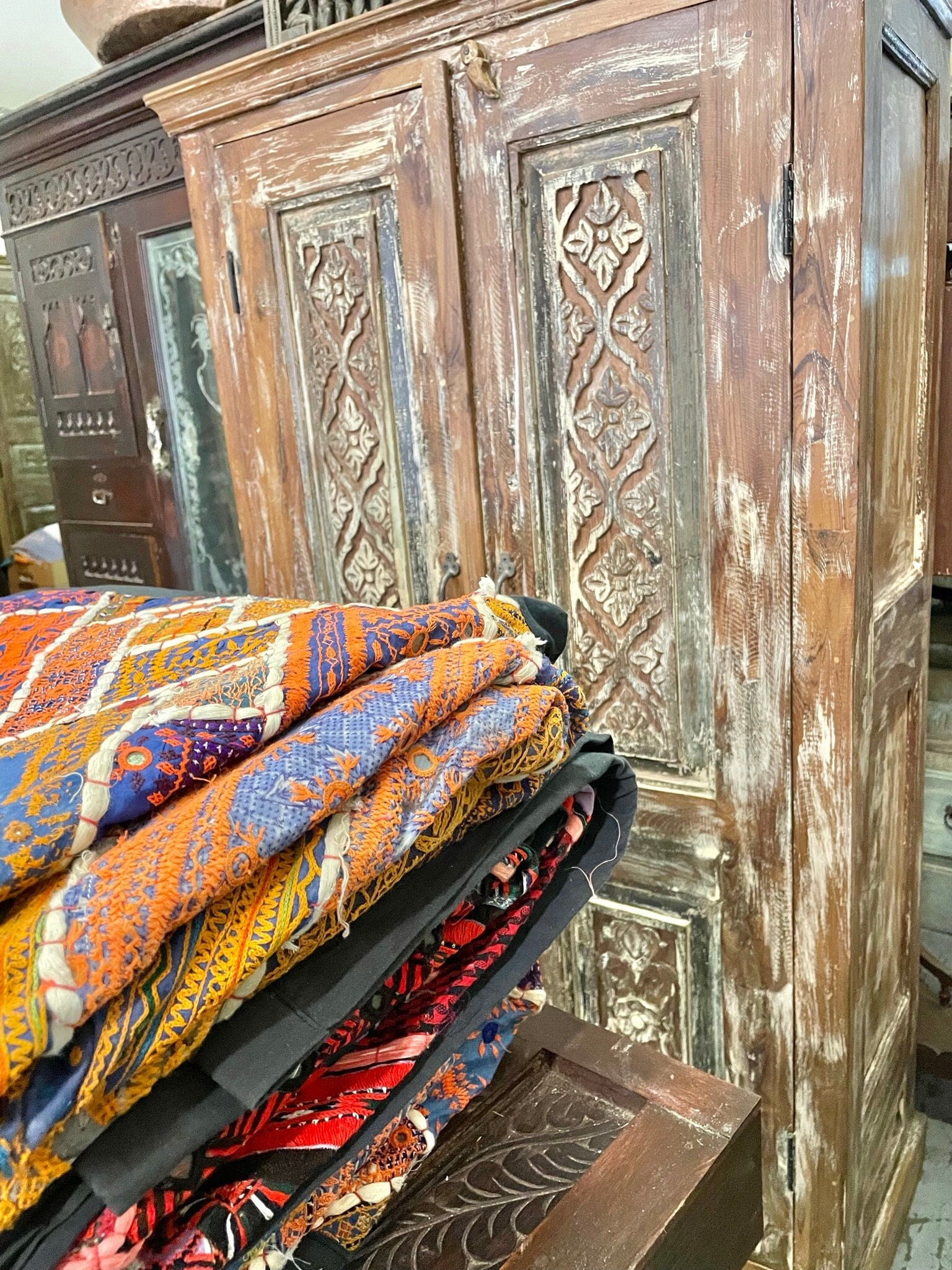 Gabinete rústico tallado armoire vintage gabinete de cocina | Etsy