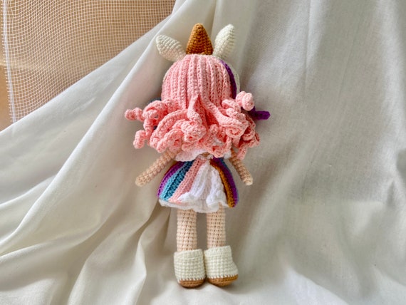 かぎ針編みのユニコーン人形：手作りあみぐるみぬいぐるみギフト
