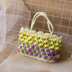 Wollhäkeltasche Tulip Flower weiß - Handgefertigte, stilvolle Aufbewahrung für Kinder und Erwachsene
