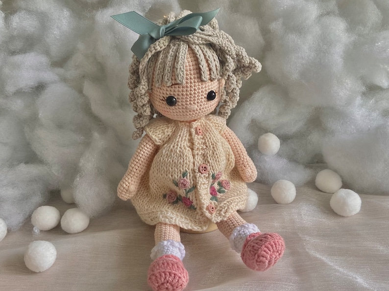 Muñeca Amigurumi de ganchillo hecha a mano Vivia, adorable juguete de felpa Amigurumi terminado, regalo para niñas, muñeca de hilo terminada imagen 1