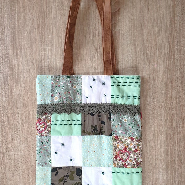 Tote bag patchwork, chutes de tissus récup, upcycling, vert et blanc