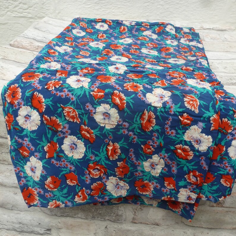 Cloth floral craft supply material vintage 70s nylon fabric flower red green blue home decor hobby needlecraft,