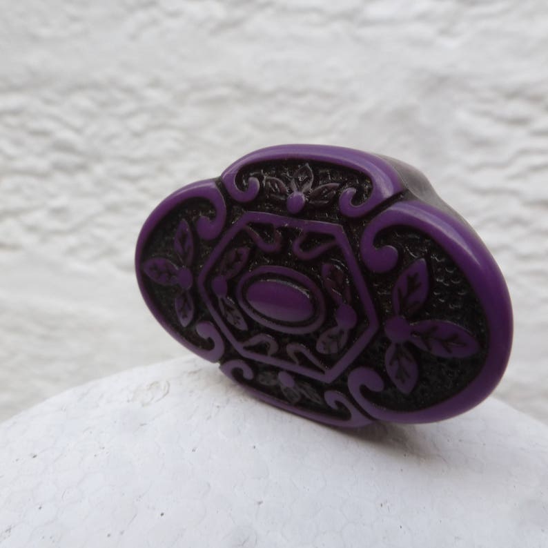 Purple vintage ring chunky jewellery statement 1980s plastic gift for her small UK size K. purple jewelry goth ring